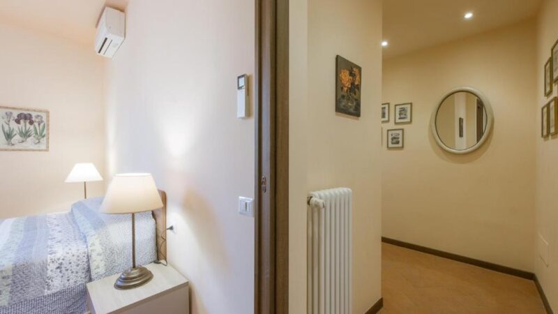 Apartment BLU entrance, oltrarno