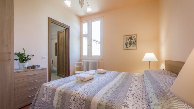 camera con bagno, appartamento in centro a firenze, san frediano