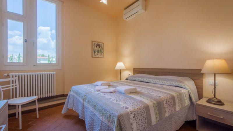 Apartment florence center, double bedroom with en-suite bathroom