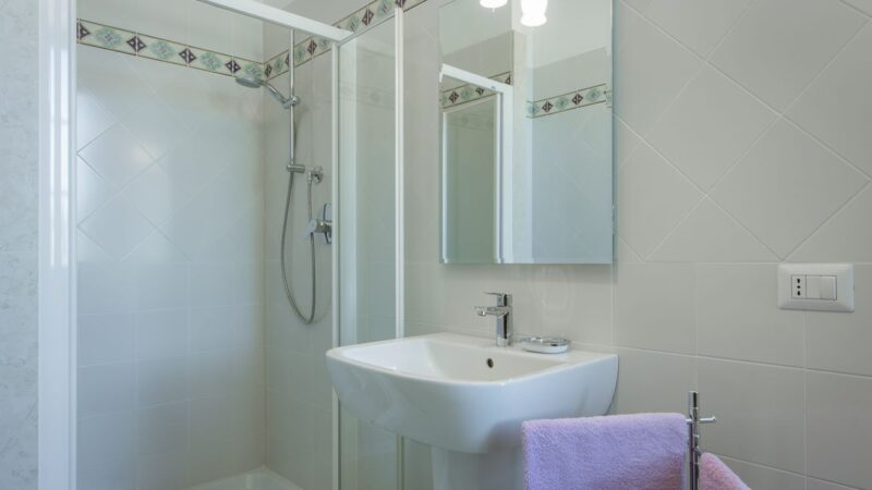 Apartment BLU bathroom with hairdryer florence center