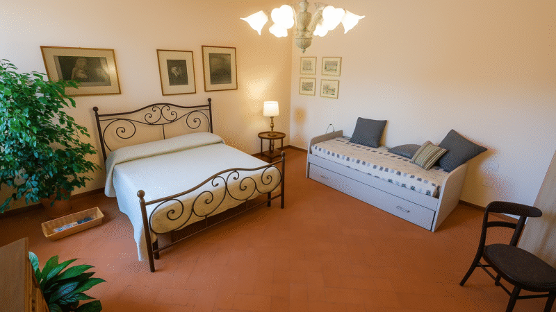 Wrought-iron double bed and Sofa bed (sleeps 1–2)