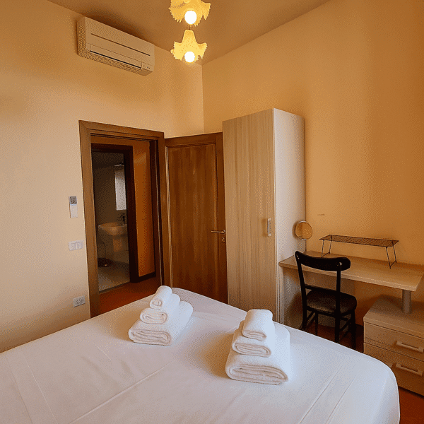 Apartment RED bedroom, San Frediano, Florence